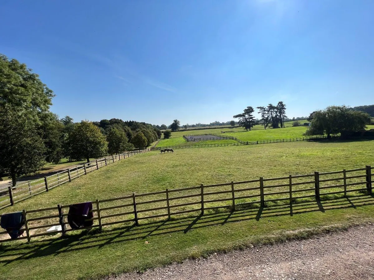 THE STABLE APARTMENT, BAGGRAVE HALL, HUNGARTON