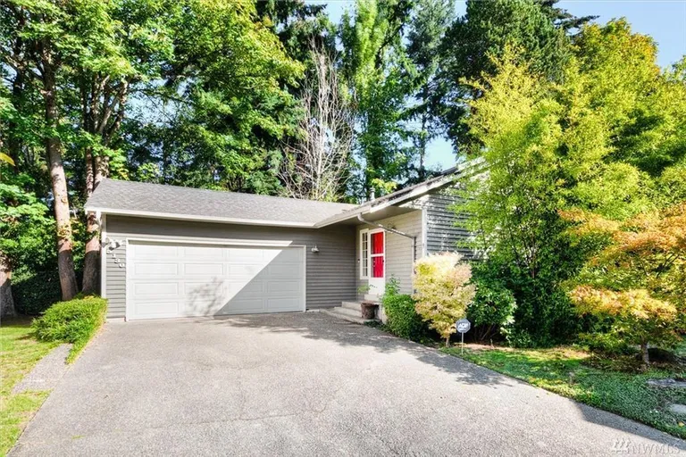 5130 S Garden Loop Rd, Seattle, WA 98118