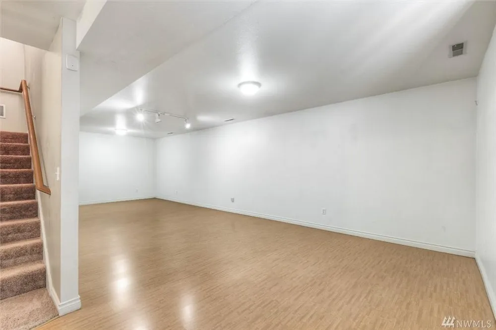 5130 S Garden Loop Rd, Seattle, WA 98118