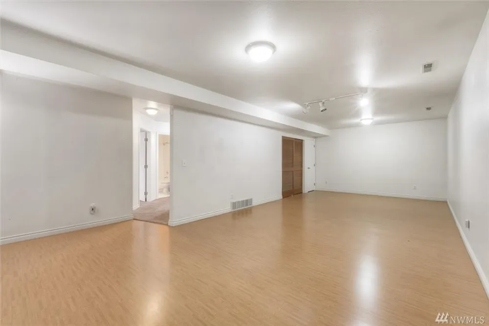 5130 S Garden Loop Rd, Seattle, WA 98118