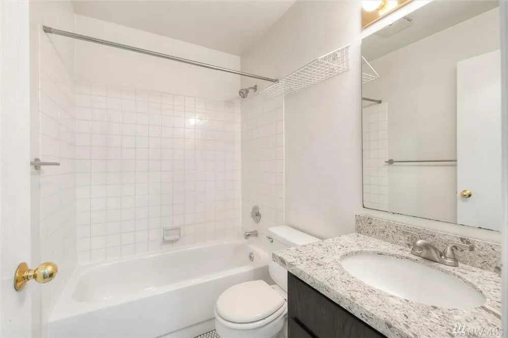 5130 S Garden Loop Rd, Seattle, WA 98118