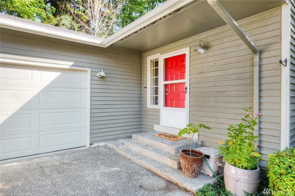 5130 S Garden Loop Rd, Seattle, WA 98118