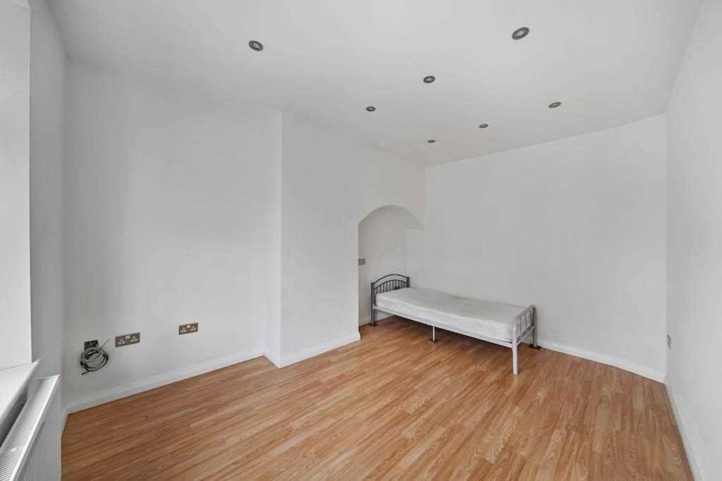 3 bedroom property to let in Chaplin Road, Dagenham, Dagenham £2,200 pcm