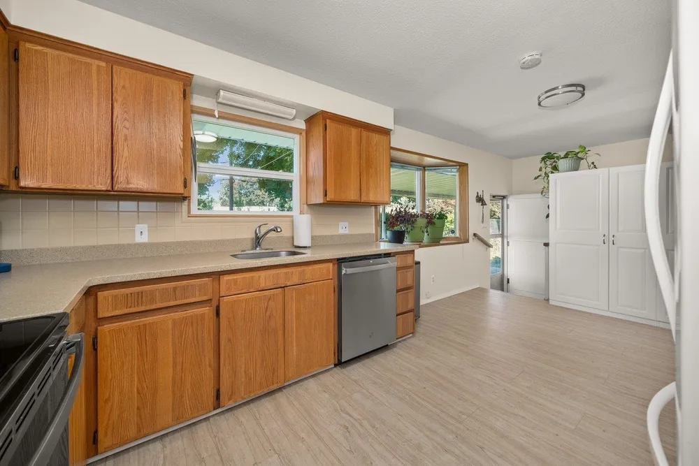 6420 N Fotheringham St, Spokane, WA 99208