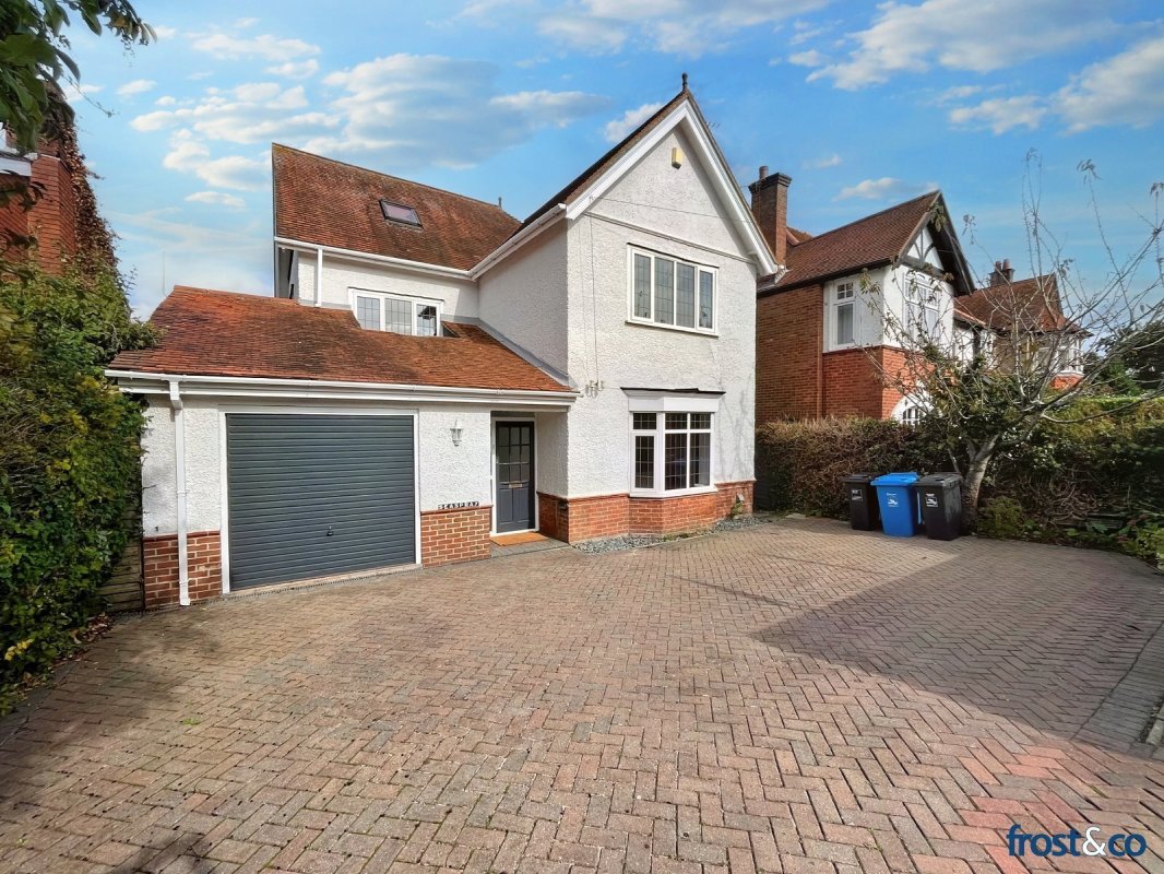 4 bedroom property for sale in Woodside Road, Penn Hill, Poole, Dorset
