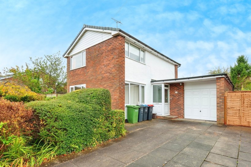 Denbigh Close, Helsby, Frodsham 3 bedroom detached house Swetenhams
