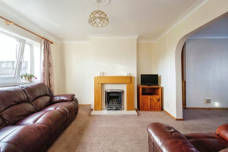 3 bedroom property for sale in Brynheulog Road, Cymmer, Port Talbot £