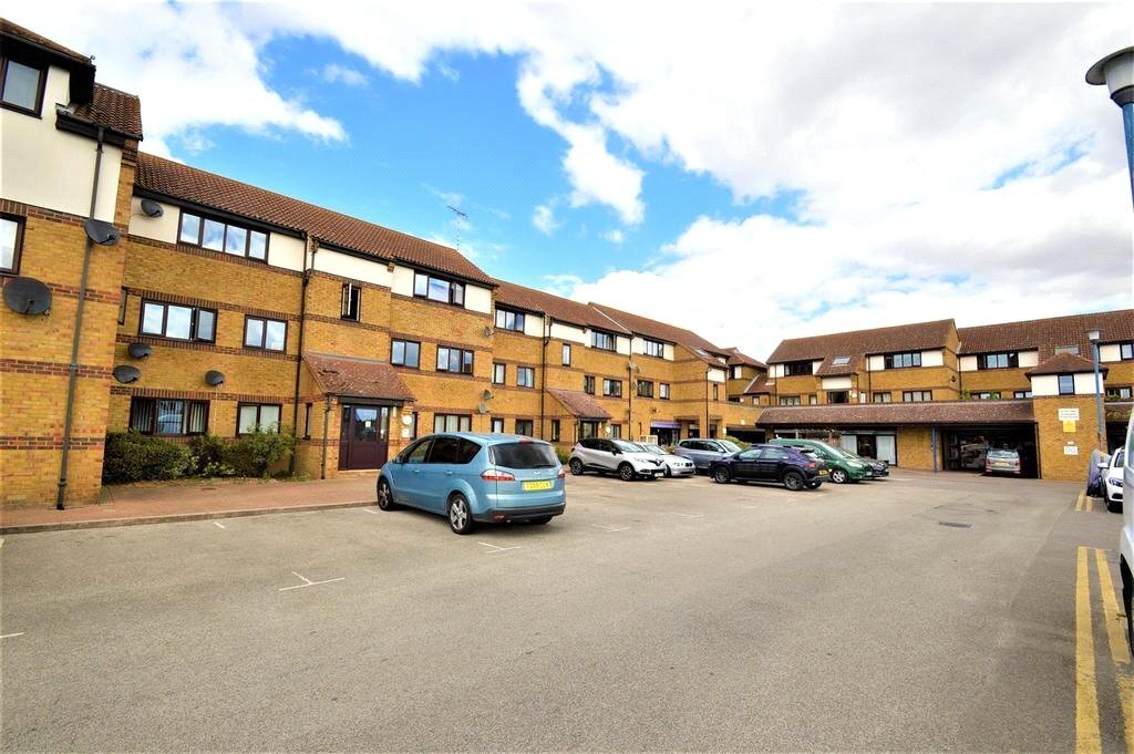 2 bedroom property for sale in Rectory Road, Rochford, Essex, SS4 £