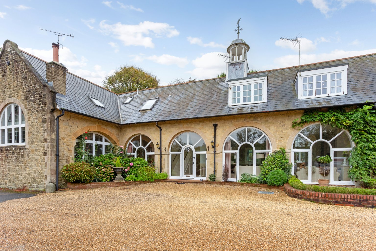 3 bedroom property for sale in GU30 Guide