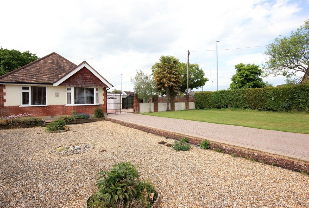 3 bedroom property for sale in Ridgeway, Corfe Mullen, Wimborne, BH21