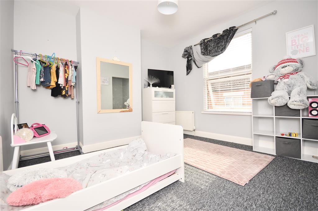 2 bedroom property to let in New Street, Rothwell, KETTERING £950 pcm