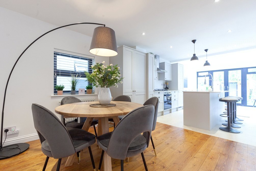 3 bedroom property to let in New High Street, Headington, Oxford, OX3