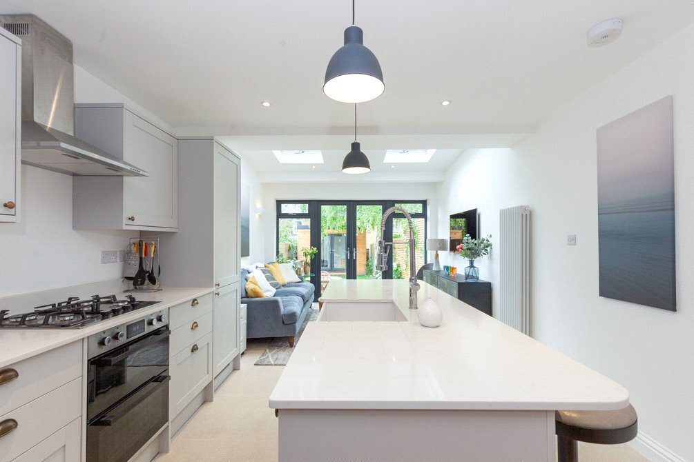 3 bedroom property to let in New High Street, Headington, Oxford, OX3