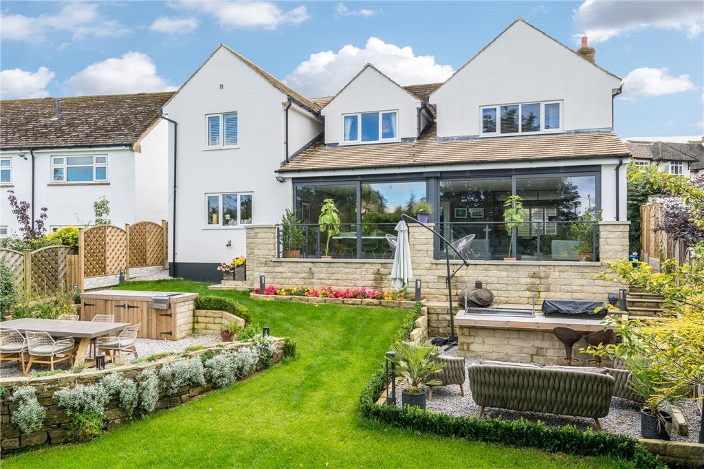 5 bedroom property for sale in Southway, Guiseley, Leeds, LS20 £825,000