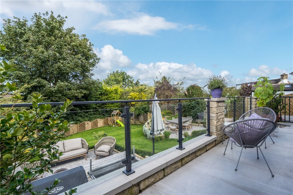 5 bedroom property for sale in Southway, Guiseley, Leeds, LS20 £825,000