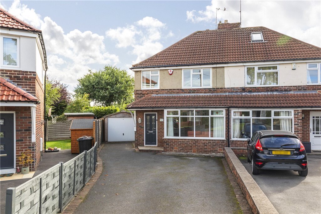 3 bedroom property for sale in Fieldhead Road, Guiseley, Leeds, LS20