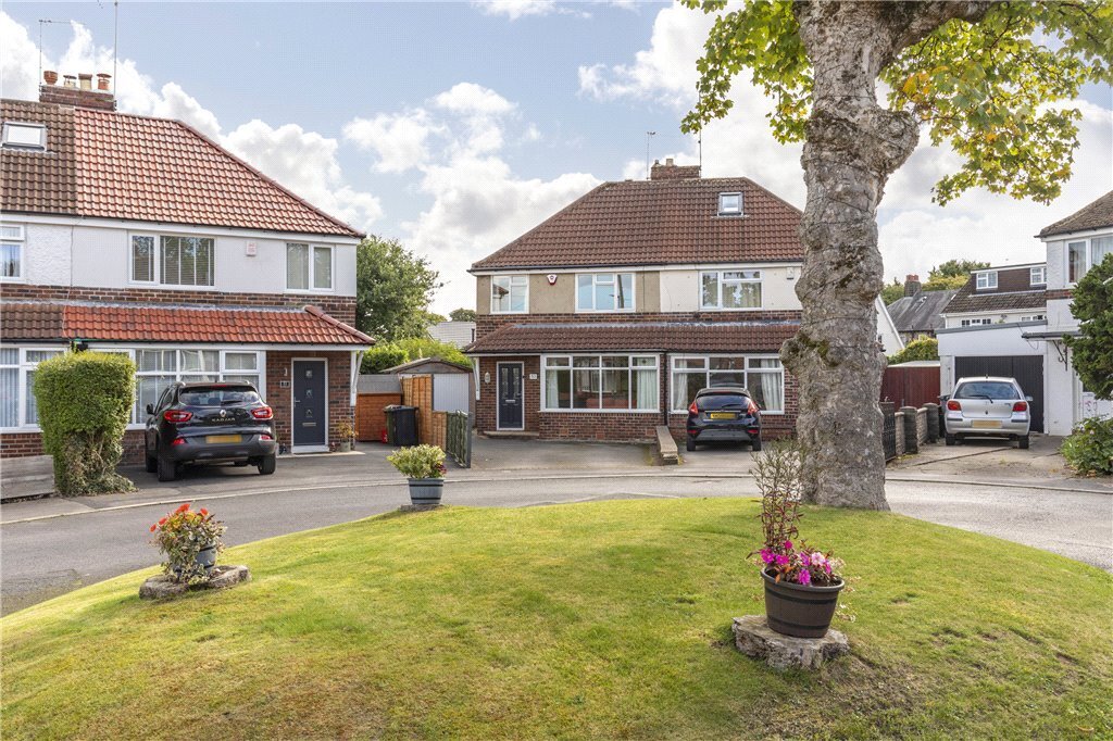 3 bedroom property for sale in Fieldhead Road, Guiseley, Leeds, LS20