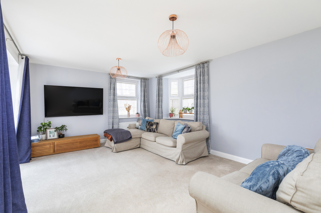 4 bedroom property for sale in The Brow, Cullingworth, BD13 Guide