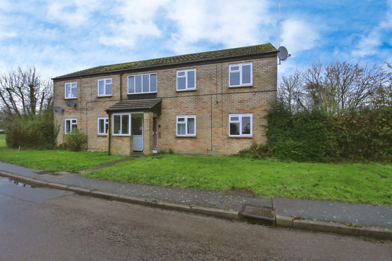 2 bedroom property for sale in Church Road, Conington, Peterborough £