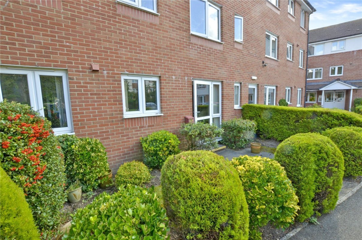 1 bedroom property for sale in Pinewood Court, 179 Station Road, West
