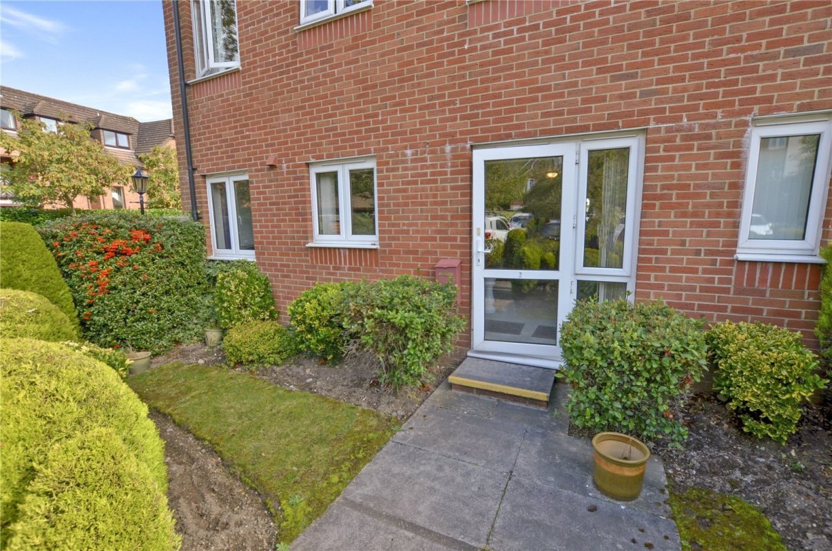 1 bedroom property for sale in Pinewood Court, 179 Station Road, West