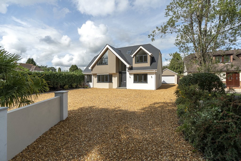 5 bedroom property for sale in Glenwood Road, West Moors, Ferndown