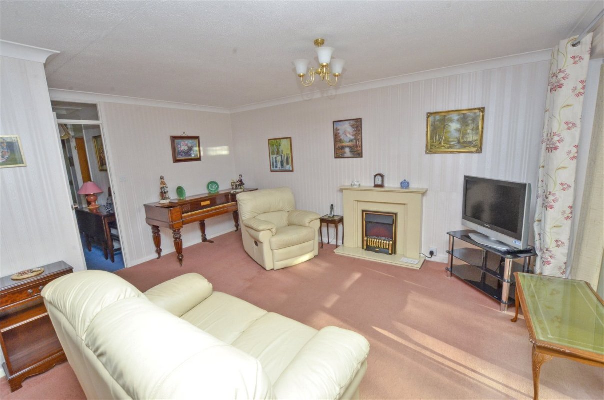 3 bedroom property for sale in Birch Grove, West Moors, Ferndown