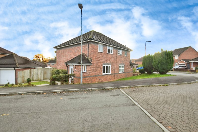 3 bedroom property for sale in Elm Crescent, Penllergaer, Swansea, SA4