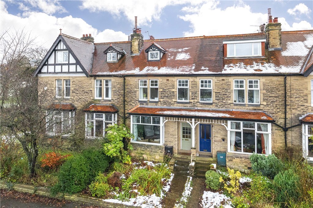5 bedroom property for sale in Valley Drive, Ilkley, West Yorkshire