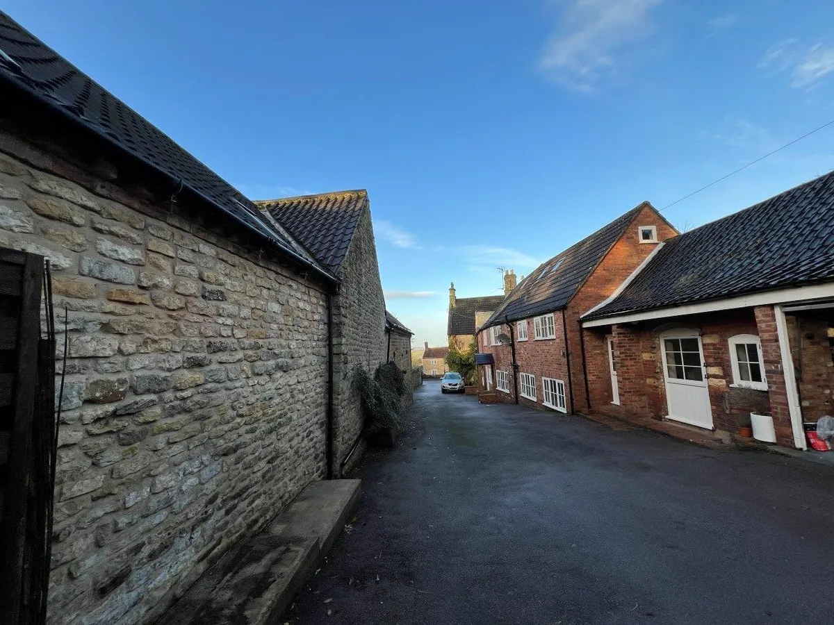 THE STABLES, HIGH STREET, WALTHAM ON THE WOLDS