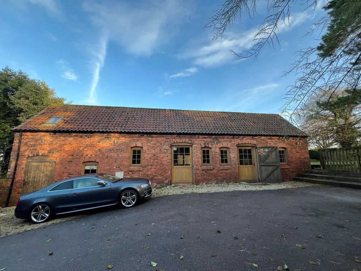 THE STABLES, HIGH STREET, WALTHAM ON THE WOLDS