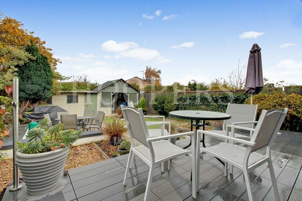 6 bedroom property for sale in Gladstone Park Gardens, London, NW2 £