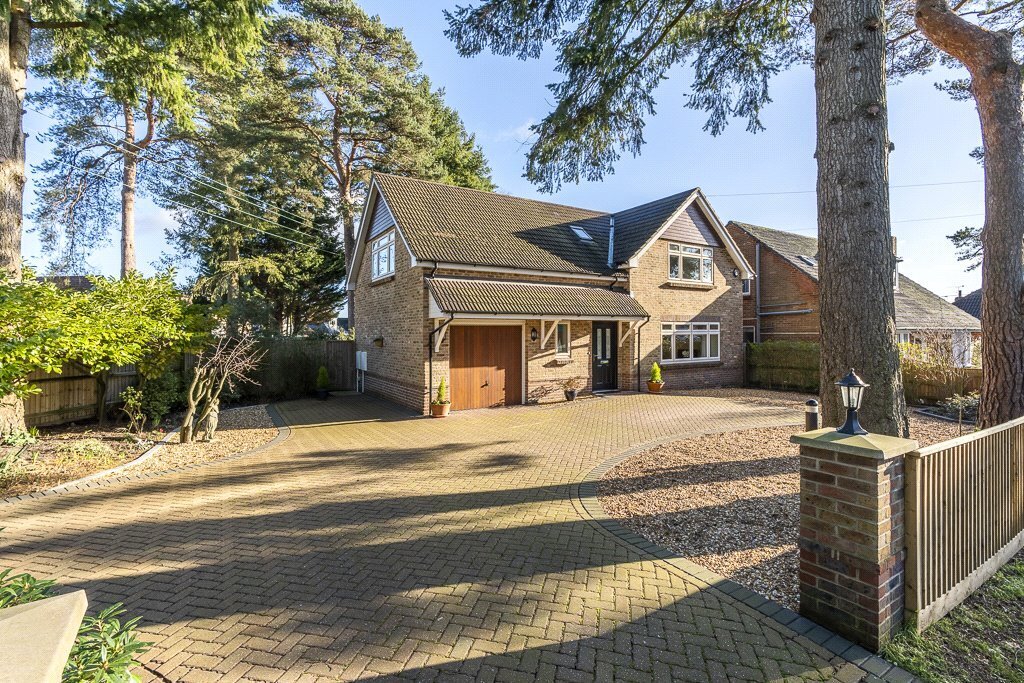 3 bedroom property for sale in Priory Road, West Moors, Ferndown