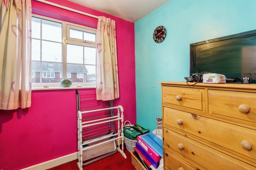 Ditchfield Close, Bognor Regis 3 bedroom end of terrace house Fox