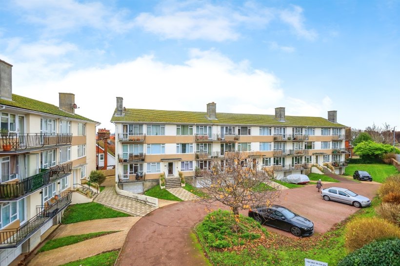 Carew Road, Eastbourne 2 bedroom flat Fox & Sons