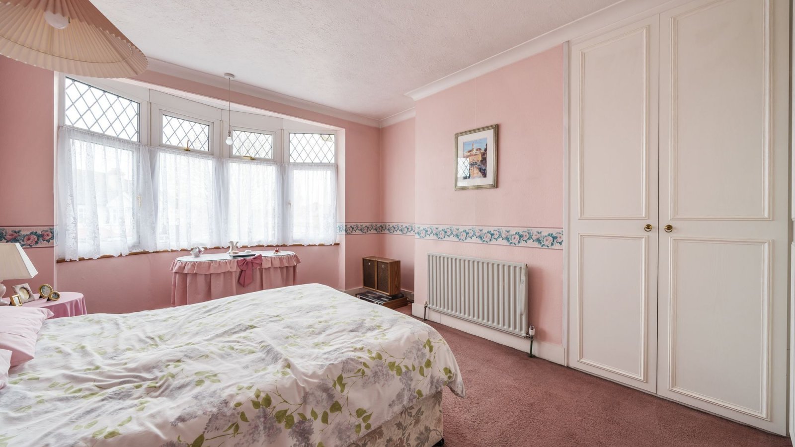 3 bedroom property for sale in Elm Way, Worcester Park, KT4 Offers in