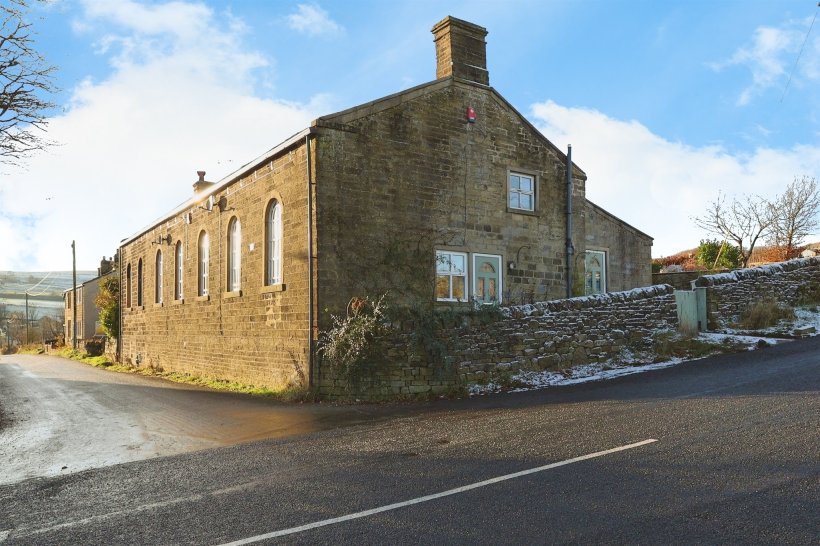 Hawksbridge House, Hawksbridge Lane, Oxenhope, Keighley 3 bedroom end