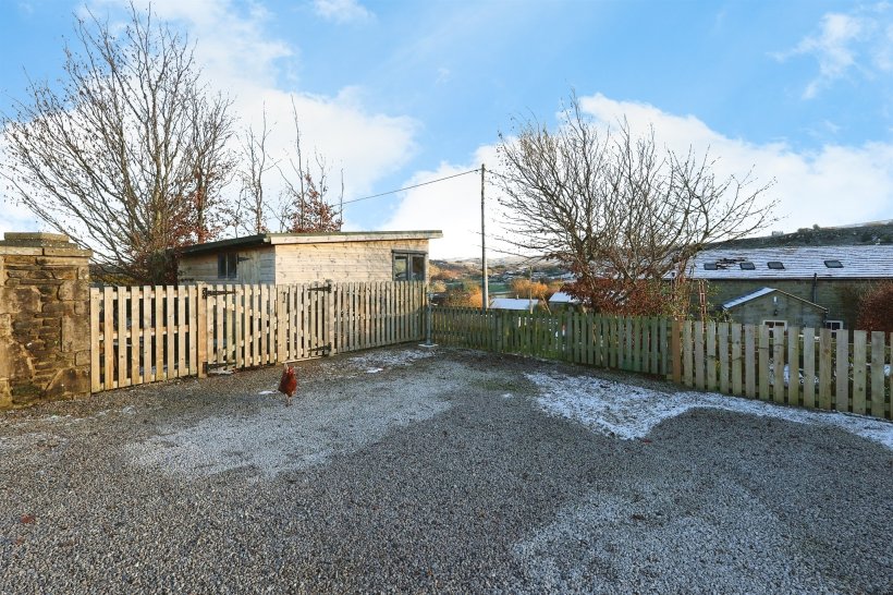 Hawksbridge House, Hawksbridge Lane, Oxenhope, Keighley 3 bedroom end