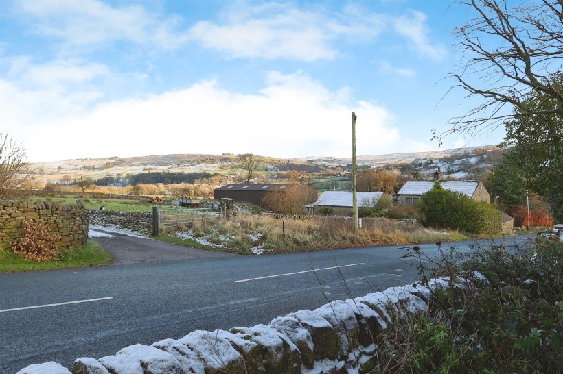 Hawksbridge House, Hawksbridge Lane, Oxenhope, Keighley 3 bedroom end