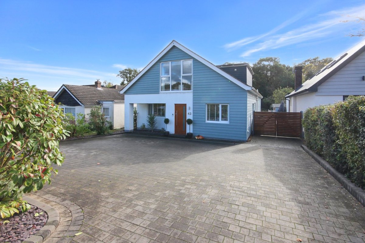 5 bedroom property for sale in Anvil Crescent, Broadstone, Dorset, BH18