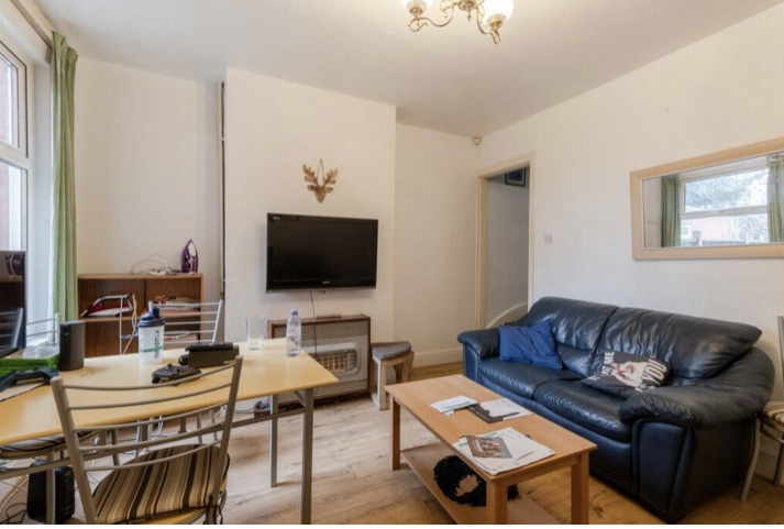 107 TIVERTON ROAD Image 1