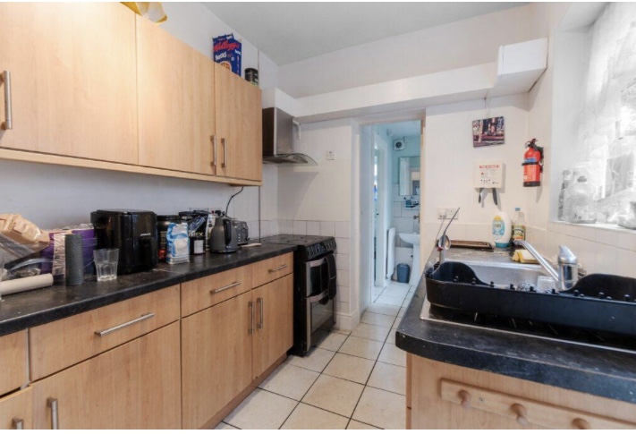 107 TIVERTON ROAD Image 4