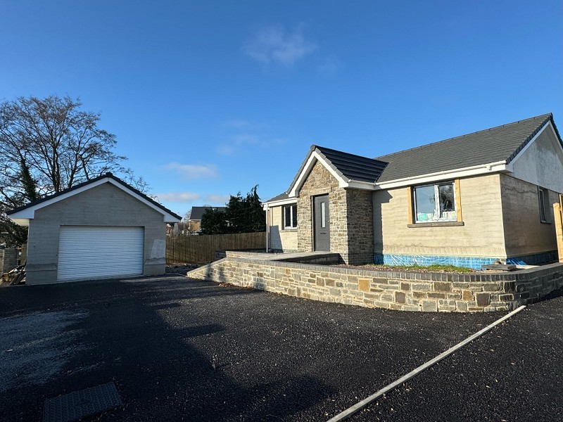 3 bedroom property for sale in Brynceunant, Upper Brynamman, Ammanford, Carmarthenshire. £270,000
