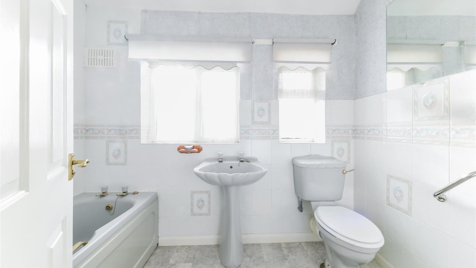 2 bedroom property for sale in Taynton Drive, Merstham, Redhill £350,000