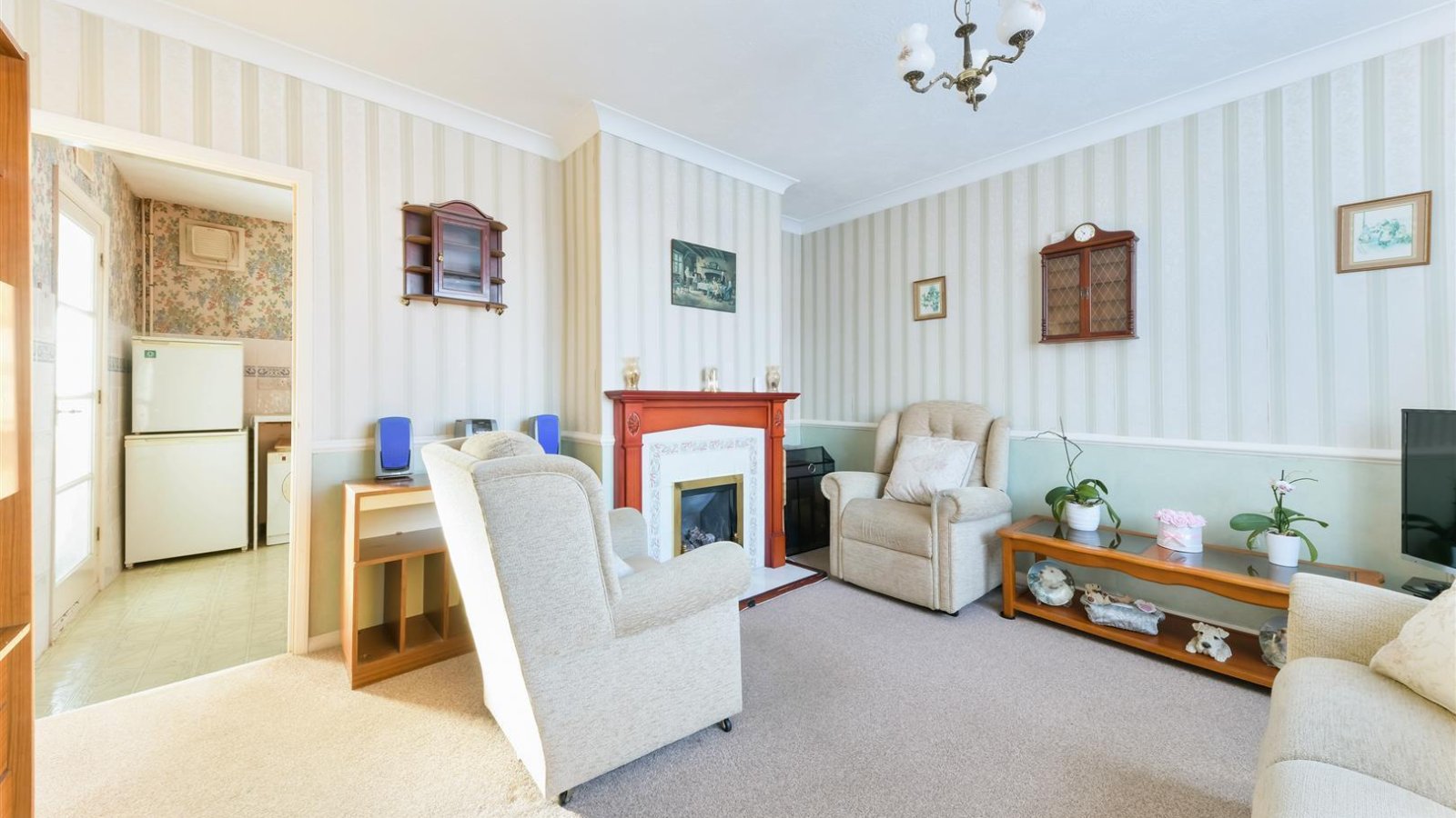 2 bedroom property for sale in Taynton Drive, Merstham, Redhill £350,000