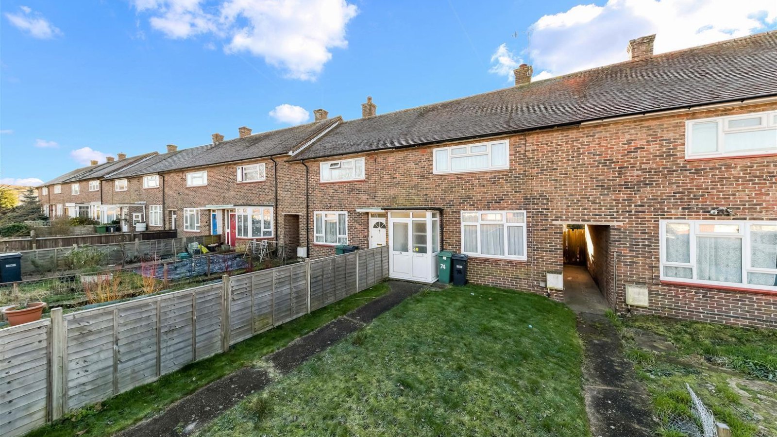 2 bedroom property for sale in Taynton Drive, Merstham, Redhill £350,000