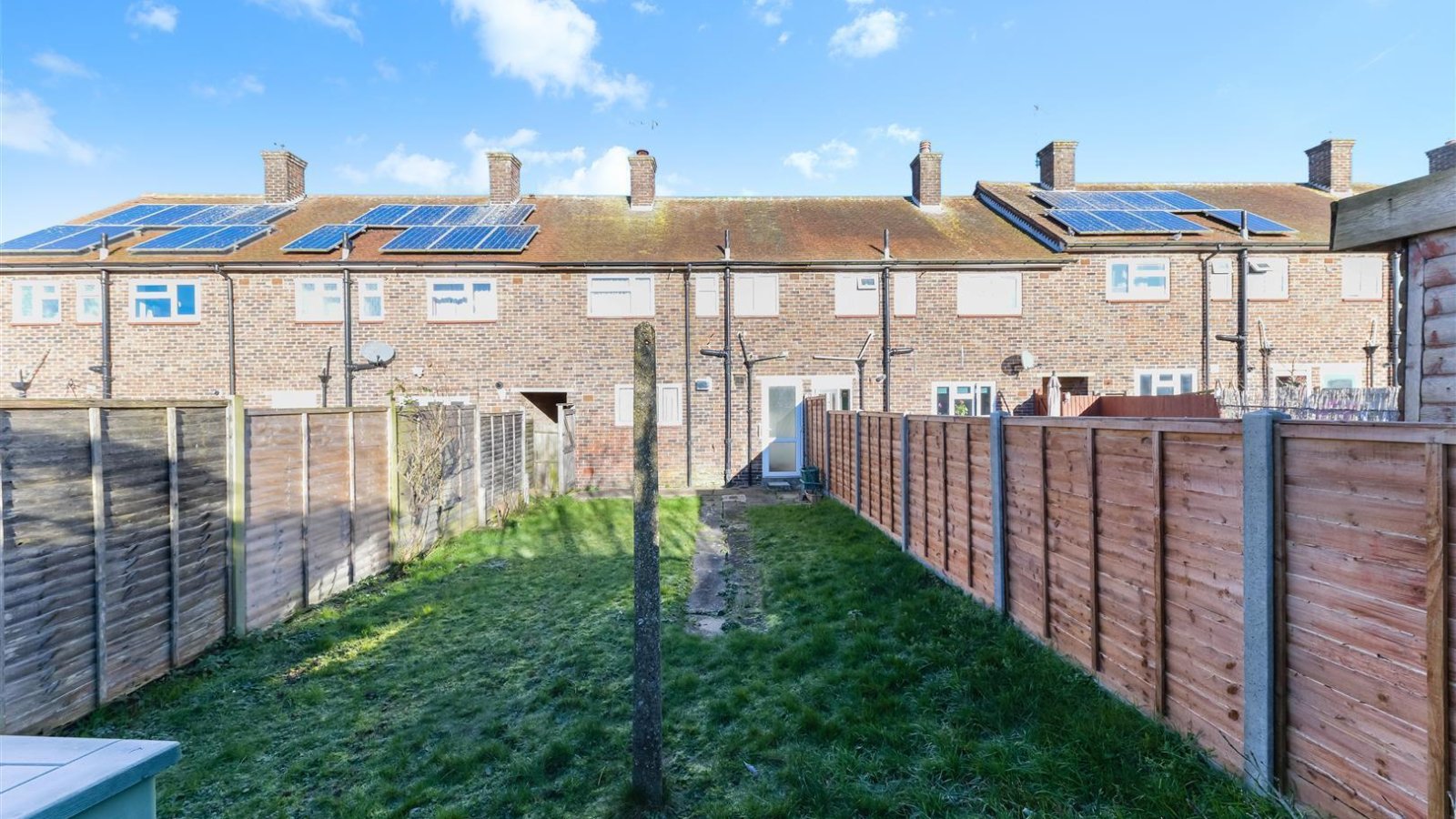 2 bedroom property for sale in Taynton Drive, Merstham, Redhill £350,000