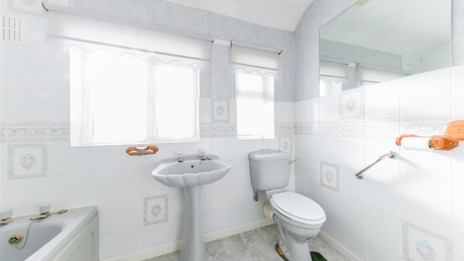 2 bedroom property for sale in Taynton Drive, Merstham, Redhill £350,000