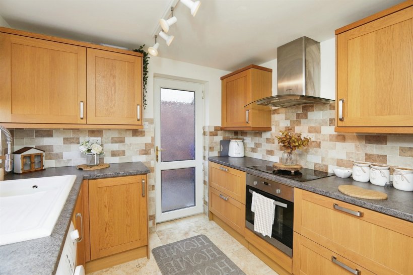 Wroxham Close, Shelton Lock, DERBY 2 bedroom detached bungalow