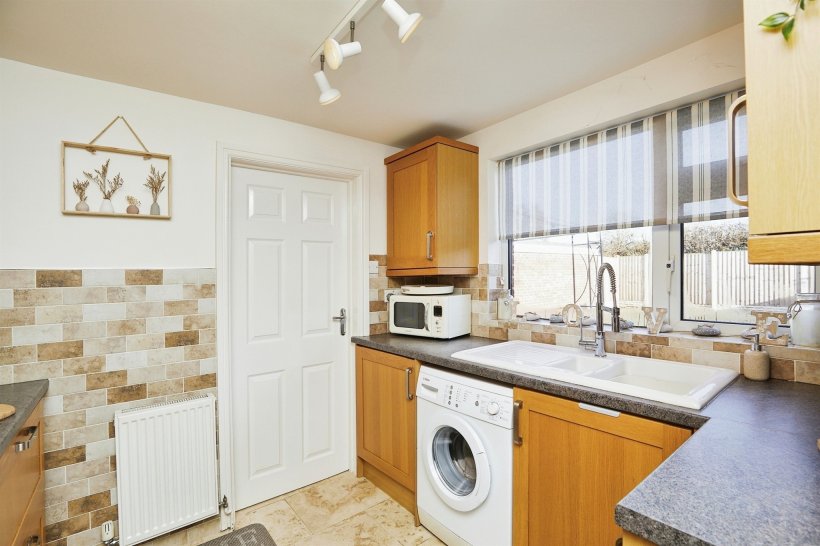 Wroxham Close, Shelton Lock, DERBY 2 bedroom detached bungalow